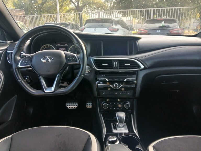 2018 INFINITI QX30 SPORT