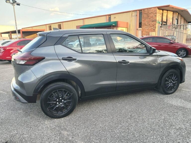 2024 NISSAN KICKS S