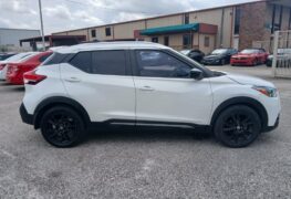 2020 NISSAN KICKS SR