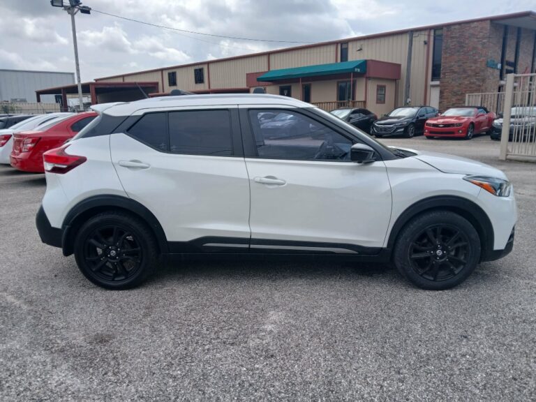2020 NISSAN KICKS SR