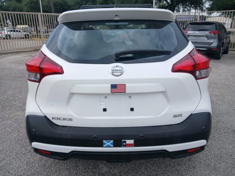 2020 NISSAN KICKS SR