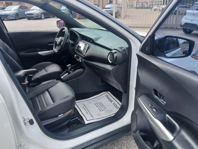 2020 NISSAN KICKS SR