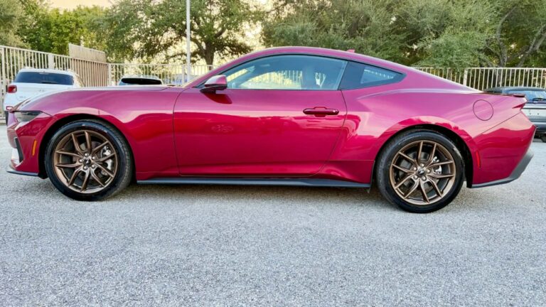 2026 FORD MUSTANG PREMIUM