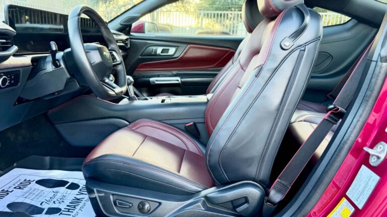 2026 FORD MUSTANG PREMIUM