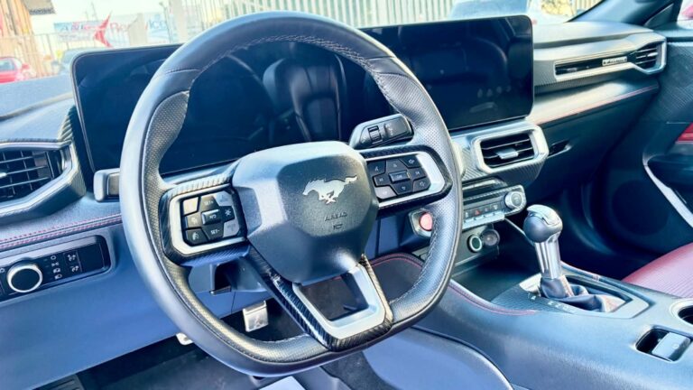 2026 FORD MUSTANG PREMIUM