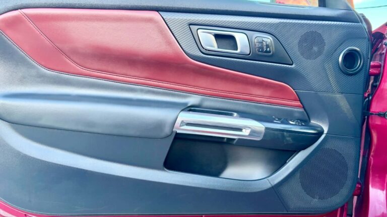 2026 FORD MUSTANG PREMIUM