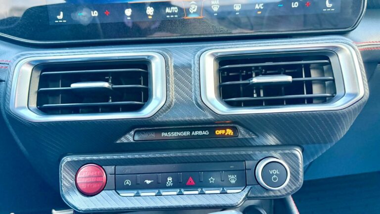 2026 FORD MUSTANG PREMIUM