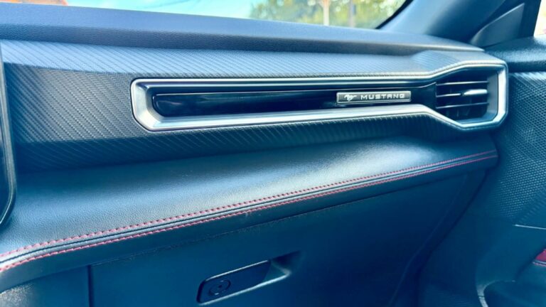 2026 FORD MUSTANG PREMIUM