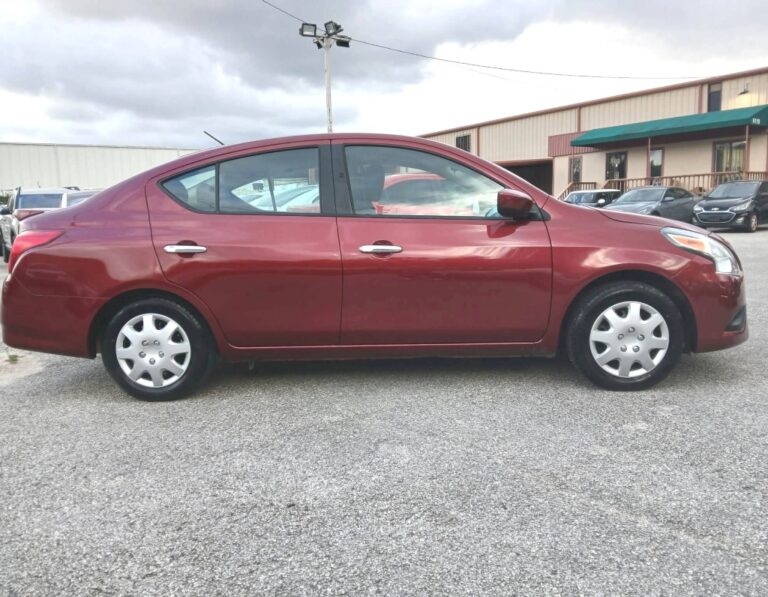 2018 NISSAN VERSA SV