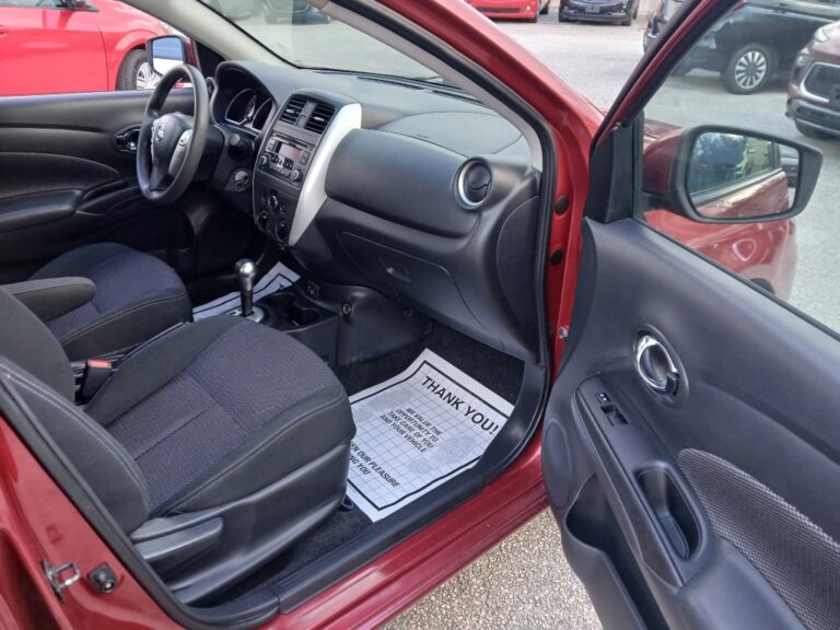 2018 NISSAN VERSA SV